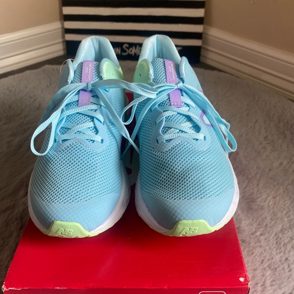 Fresh Foam Arishi NWT - Picture 3 of 5